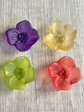 Vintage 80s Flower Buttons Set of 4 Translucent Frosted Resin Sewing Notions